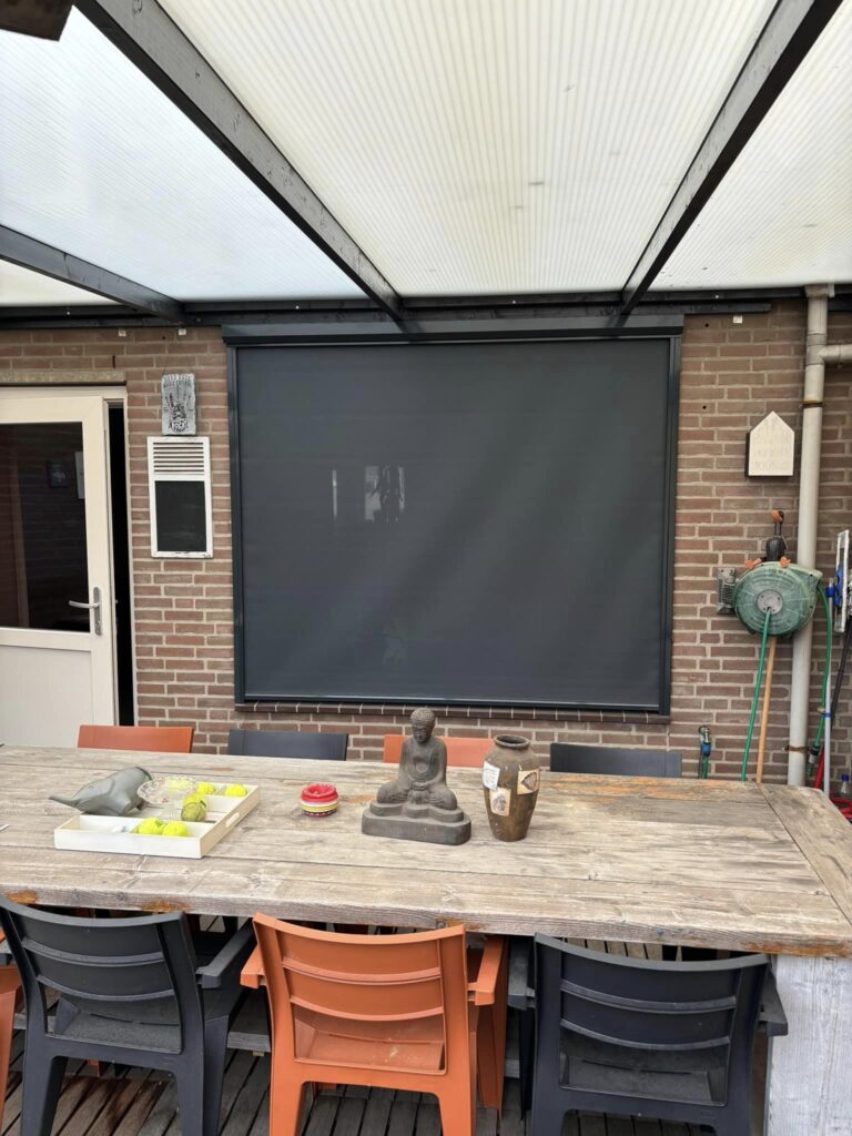 Screen helmond